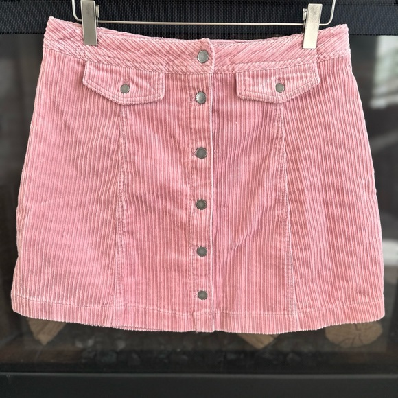 DIVIDED H&M Short skirt Pink/corduroy - Ladies Size 10 - Picture 2 of 9
